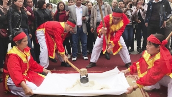 海阳省第八届包粽子与打糍粑比赛热闹开赛