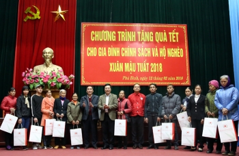 越南政府副总理兼外交部长范平明走访慰问太原省优抚对象和困难群众