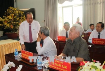 越南政府常务副总理张和平探访隆安省并向该省政府和人民拜年