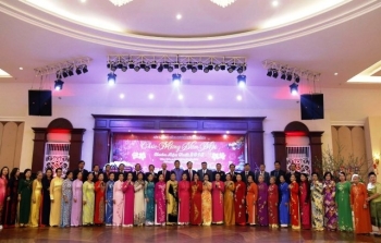 老挝川圹越南人同乡俱乐部举行2018年新春见面会