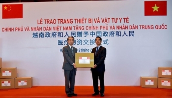 越南向中国捐赠医疗物资
