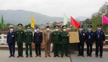 莱州省向中国防疫力量捐赠口罩和消毒酒精