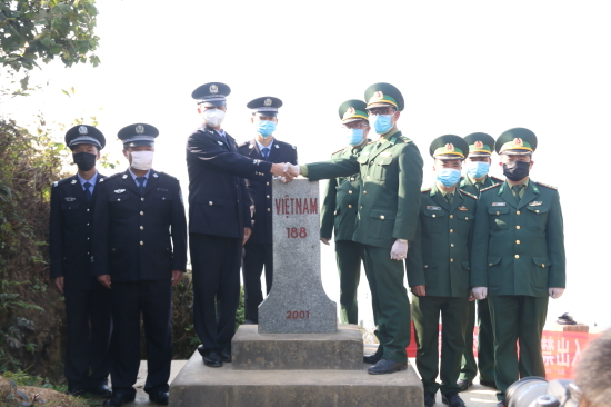 河江边防派出所和中国云南马关出入境边防检查站举行会谈