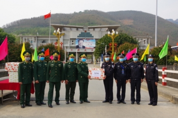 莱州边防部队向中国边防部队捐赠3000个医用口罩