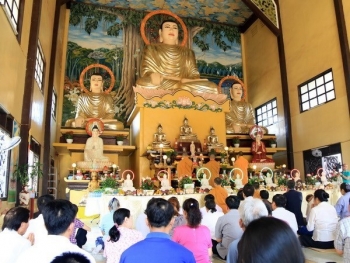 在老越南人举行新春祈福法会 祈求国泰民安 世界和平
