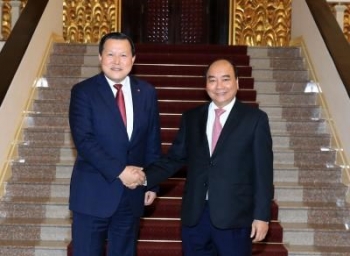 政府总理阮春福会见韩国乐天集团副总裁黄珏圭