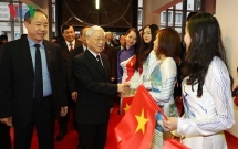 越共中央总书记阮富仲出席设在法国的越南文化中心新总部揭牌仪式