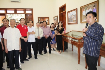 越老友好协会代表团探访白藤江遗迹区