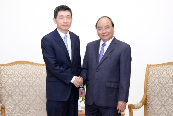 政府总理阮春福分别会见韩国驻越大使和国际金融公司副总裁