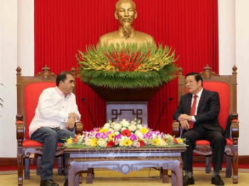 越共中央内政部部长潘廷镯会见巴拿马民族独立联盟代表团