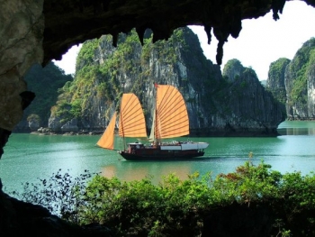 越南下龙湾跻身世界最美自然奇观