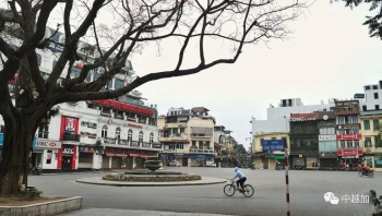越南实行全社会隔离第一天，商铺关门闭户，行人寥寥无几