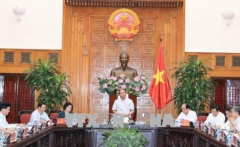 政府总理阮春福就适应自然灾害的农村发展项目同西北地区六省进行讨论