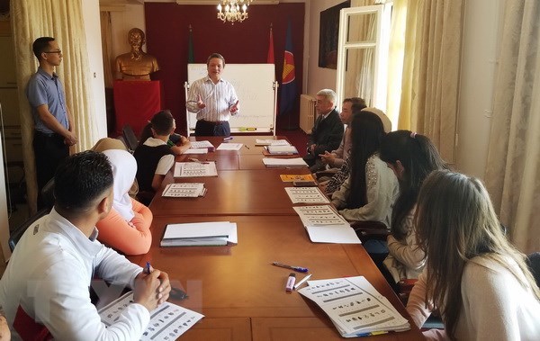 首个越南语培训班在阿尔及利亚正式开班