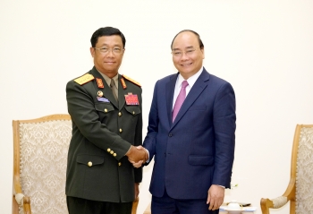 政府总理阮春福会见老挝客人