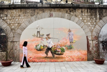 冯兴壁画街—唤醒一段有关河内的难忘回忆