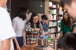 探访抚慰旅居中国台湾越南人心灵的望见书店