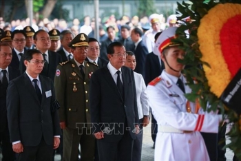 100多个国际代表团前来吊唁原国家主席黎德英大将和送花圈致哀