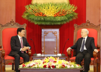 越共中央总书记、国家主席阮富仲会见老挝总理通伦