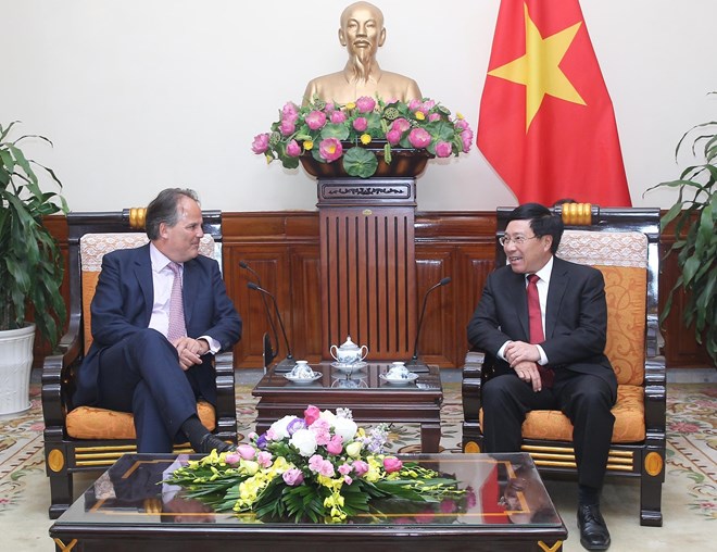 越南愿与英国加强合作关系