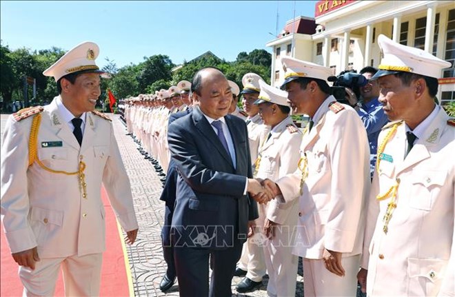 阮春福视察得农省公安厅执勤备战工作