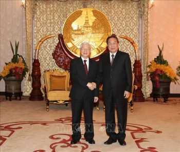 阮富仲会见原老挝人民革命党中央委员会总书记、老挝国家主席朱马利•赛雅颂