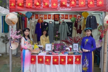 越南传统服装——奥黛亮相孟加拉国国际手工艺品展