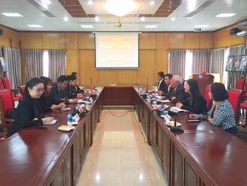 促进越南和平委员会与和中国和裁会的合作