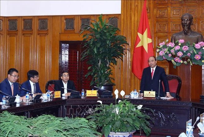 越南政府总理阮春福主持召开关于促进汽车行业发展的会议