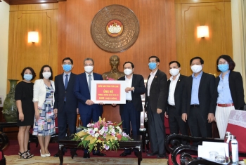 旅居泰国和韩国越南人援助越南新冠肺炎疫情防控战役