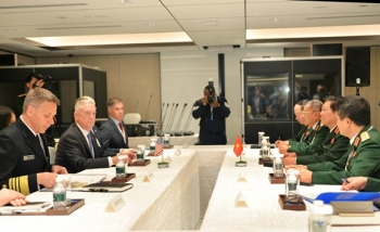 吴春历部长同美国、新西兰、英国、新加坡国防官员举行双边会晤