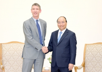 越南政府总理阮春福会见英国驻越南大使