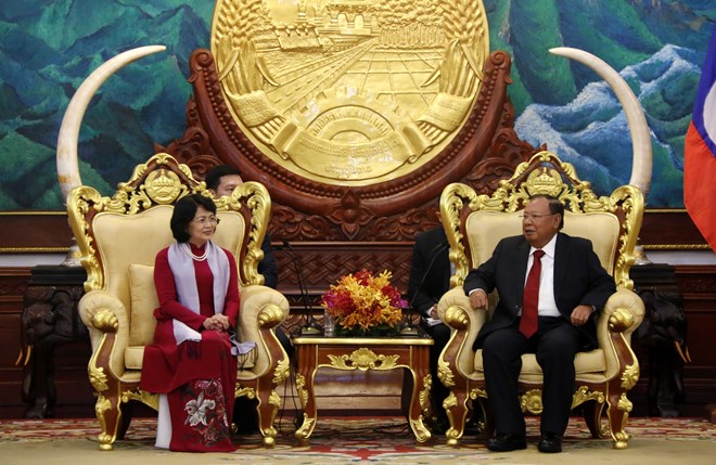 国家副主席邓氏玉盛对老挝进行正式访问