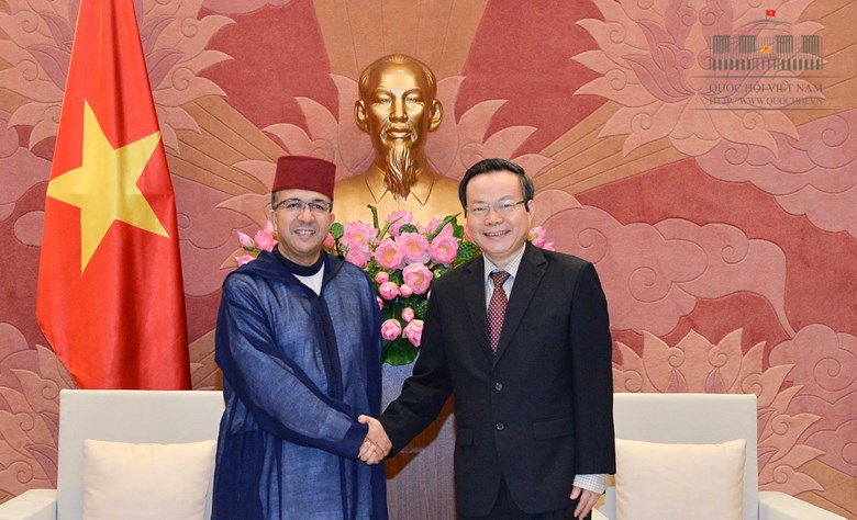 越南国会副主席冯国显会见摩洛哥驻越南大使阿兹丁•法赫尼