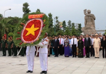 越南有关部门缅怀感恩英雄烈士和为革命立功者