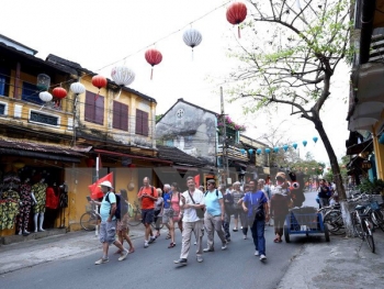 越南各省市接待国际游客量不断攀升