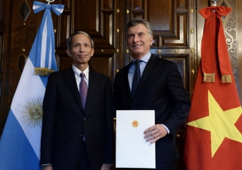 阿根廷总统高度评价越南经济成就