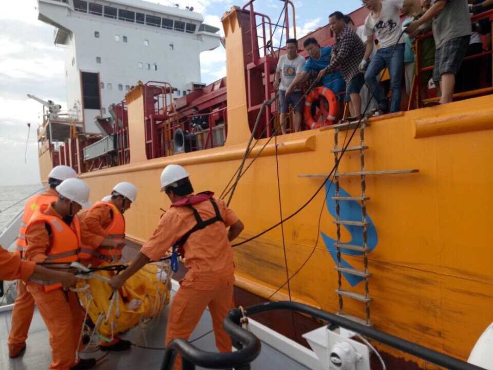越南成功救助海上突患脑中风的一名中国籍船员