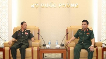 黎瞻上将会见老挝国防部法律局干部代表团