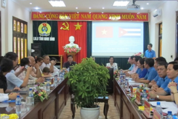 古巴工人中央工会代表团对越南宁平省进行工作访问