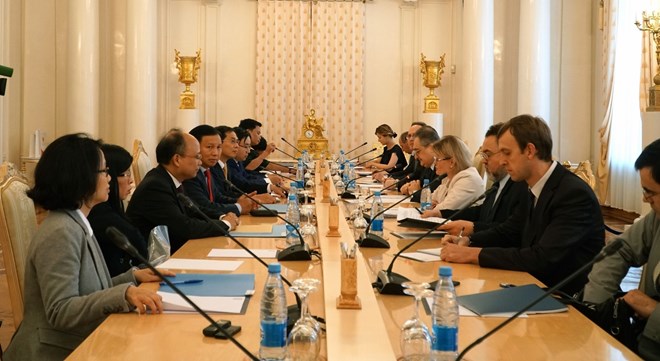 越南与俄罗斯着力促进全面合作关系活跃发展