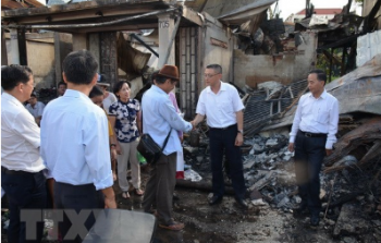 外交部发言人：继续采取措施帮助火灾受灾的越裔柬埔寨人稳定生活
