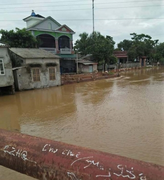 富寿省和山罗省调动一切力量开展暴雨洪水抢险救灾工作