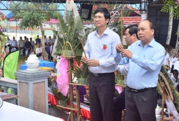 阮春福总理出席广南省荣军烈士节纪念会