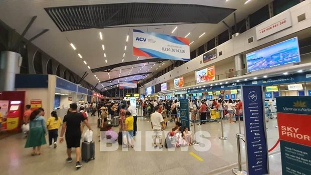 各家航空公司增加航班班次 满足旅客离开岘港市的需求