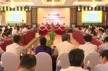 越南中北部6省人民议会常务工作会议举行