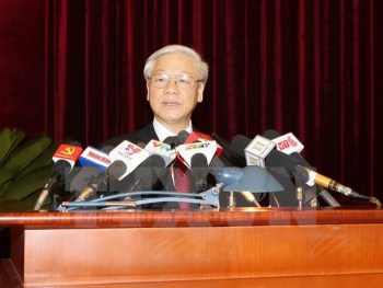 越共中央政治局颁发职称评定标准和干部考核标准