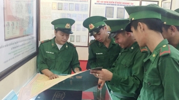 “黄少和长沙两个群岛归属越南”地图资料展在朔庄省举行