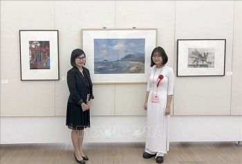 越南学生的绘画作品亮相日本国立美术馆