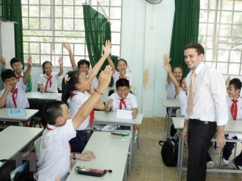 美国派遣志愿者赴越南任教英语
